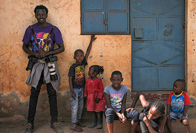 Brian Otieno mit Kindern der Kibera Hope Academy