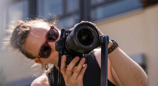 Teaserfoto Frau fotografiert mit Sony | Fotogipfel Oberstdorf