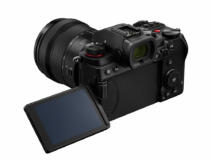 Lumix S5 mit ausgeklapptem Display